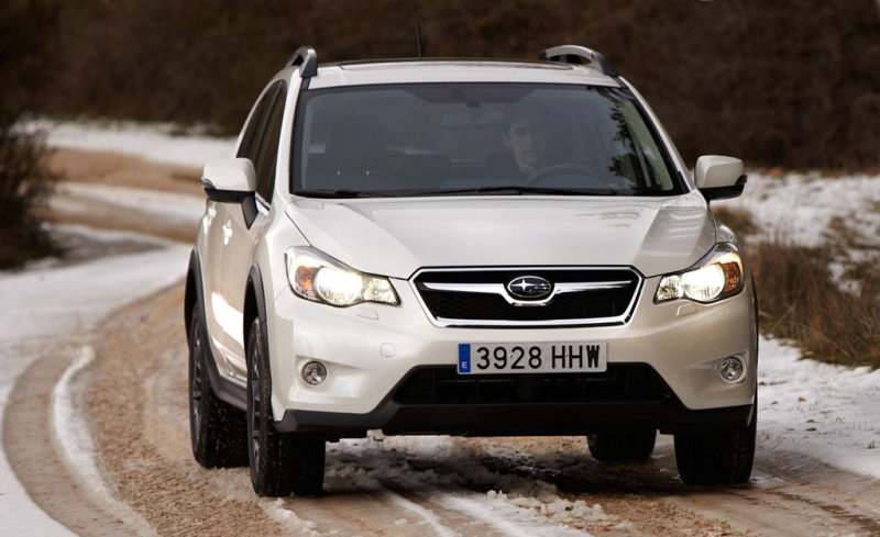 И еще лучше - на заснеженной дороге зимой