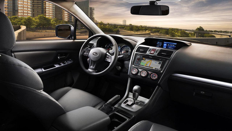 С места водителя открывается превосходная обзорность вперед и в стороны