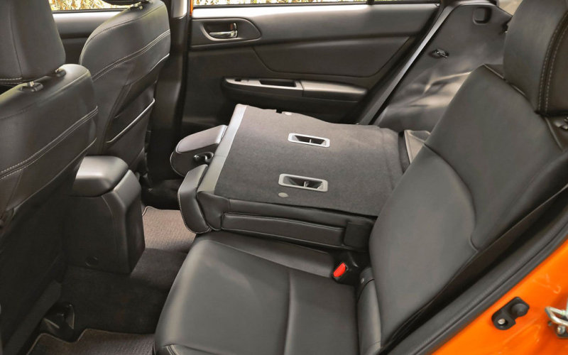 Спинки задних сидений складываются раздельно - в пропорции 60/40