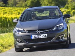 Opel Astra Sedan 2013: Услада для русских