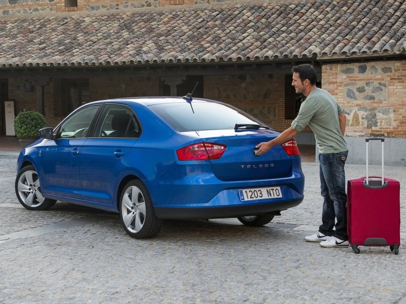 Корма выглядит стильно во многом за счет оптики.