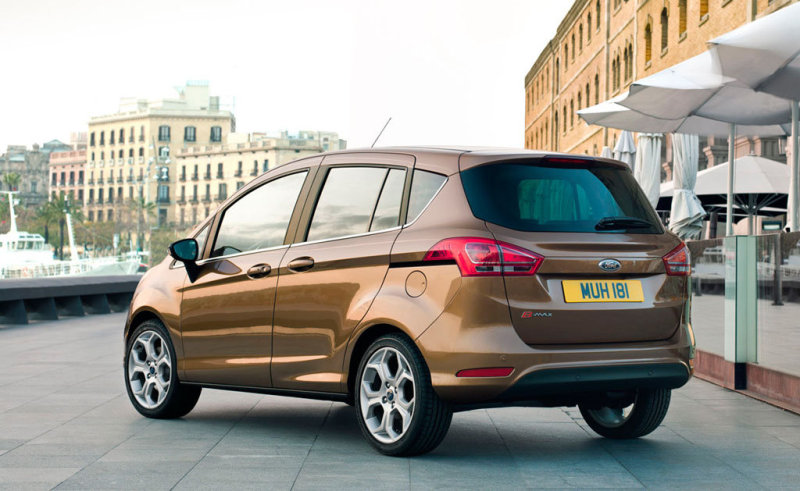 …А на стоянке – солидно и элегантно