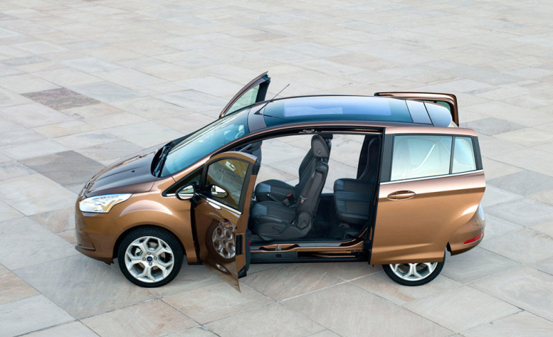 B-Max надо видеть с дверями нараспашку, когда посреди боковин открывается сквозной проем