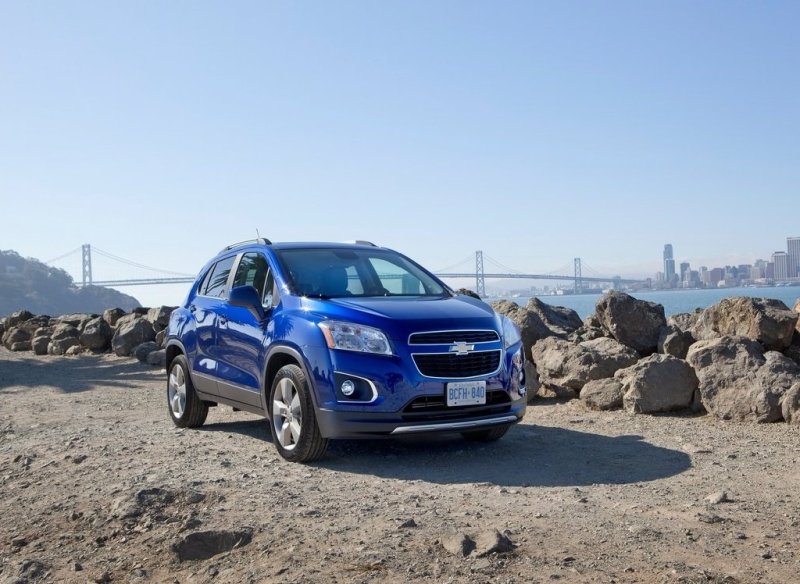 Удачное сочетание всех элементов "передка" - оптика, решетка, капот, бампер, все в гармонии между собой