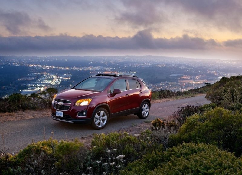 Автомобиль прекрасно впишется в загородный пейзаж и не будет выглядеть серой мышкой в городском потоке