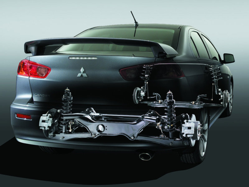 Многие жалуются на «голосистую» заднюю подвеску. Она короткоходна и жестковата, от чего еще и не любит нагрузку