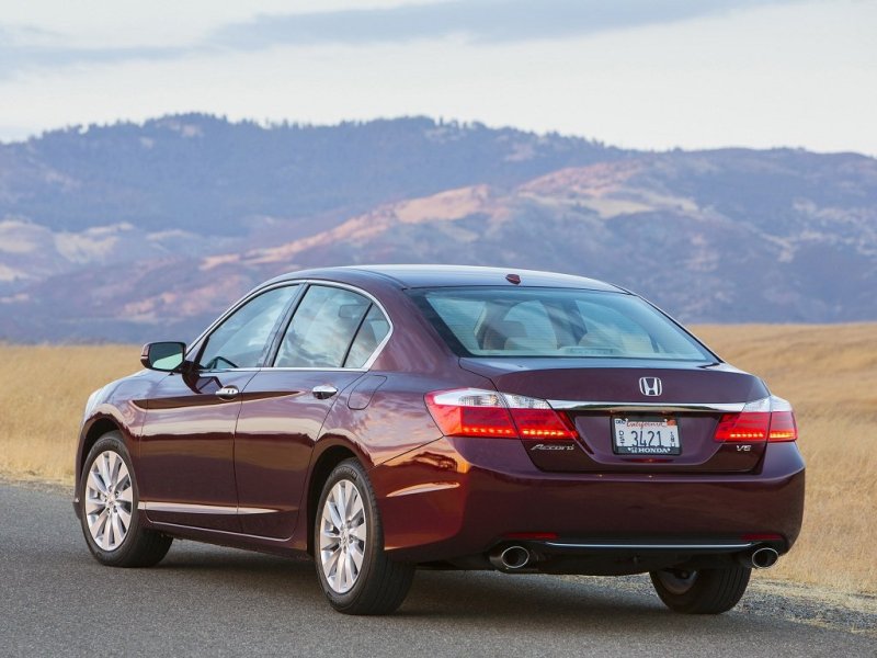Honda Accord 2013 (на фото - спецификация для рынка США)