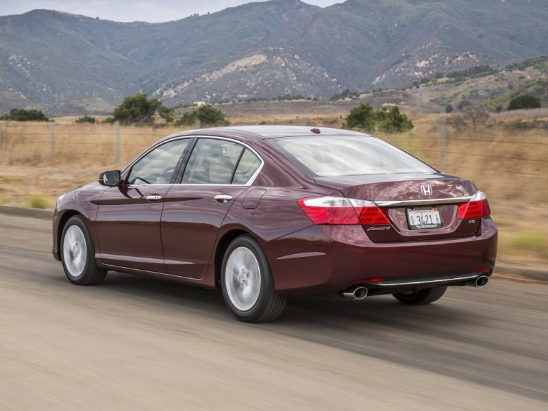 Honda Accord 2013 (на фото - спецификация для рынка США)
