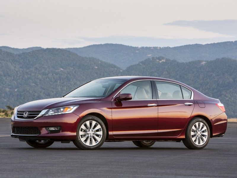 Honda Accord 2013 (на фото - спецификация для рынка США)