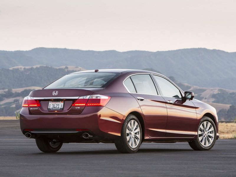 Honda Accord 2013 (на фото - спецификация для рынка США)