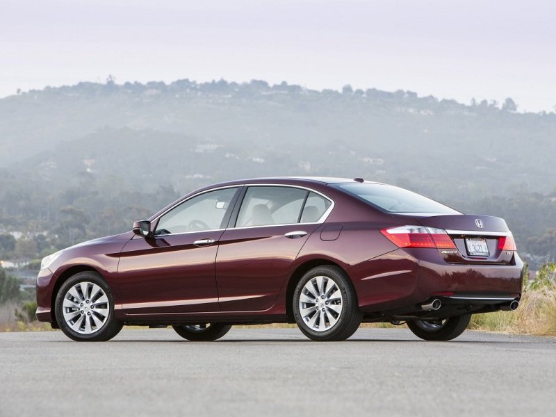 Honda Accord 2013 (на фото - спецификация для рынка США)
