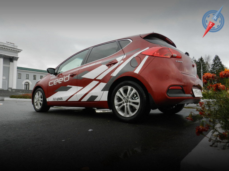 Хотя в некоторых ракурсах Ceed будет посимпатичнее