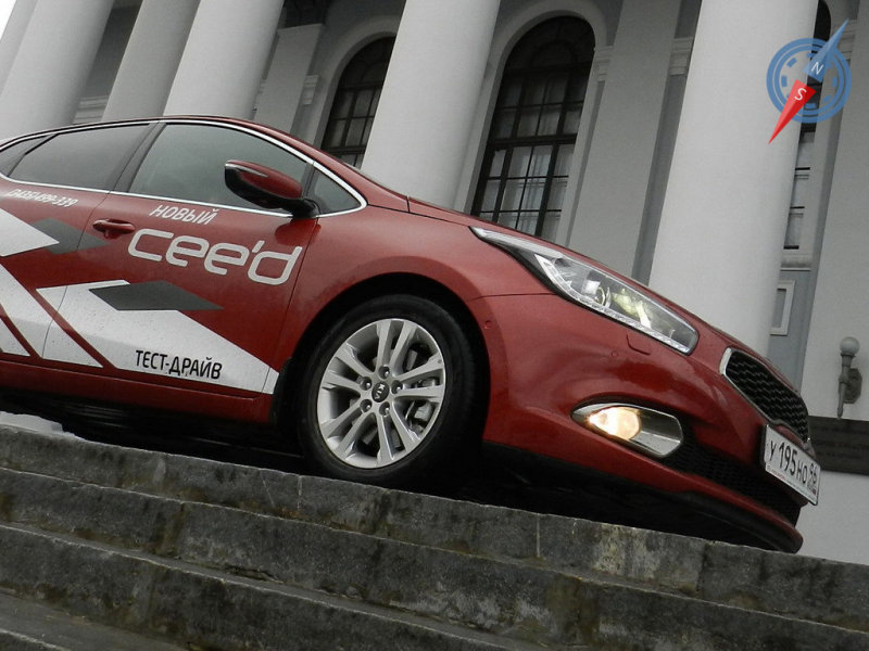 Основное назначение Ceed – толкаться в городском потоке, но при этом в нем не затеряться, ни внешностью, ни характером