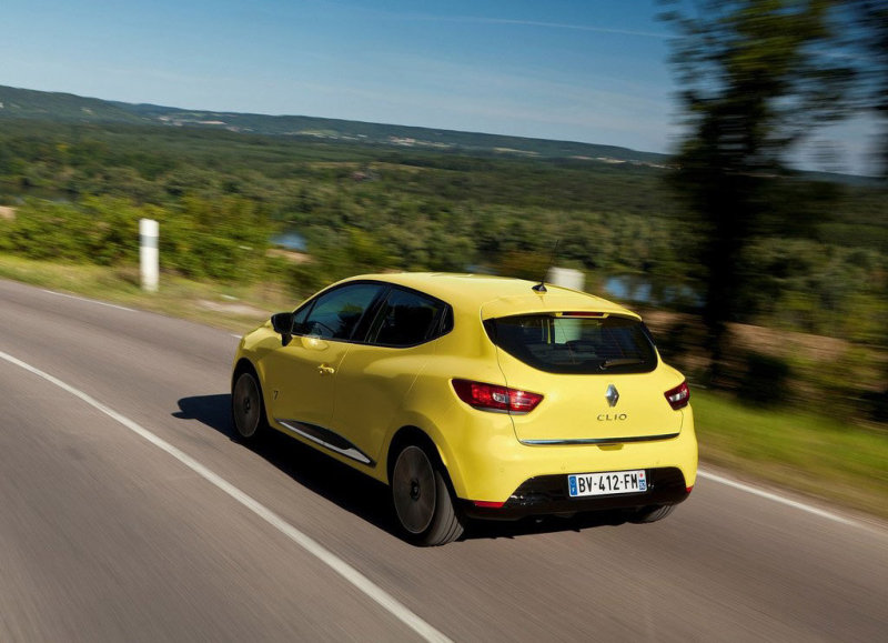 В ракурсе с «кормы» новый Clio напоминает выставочный прототип Renault Captur