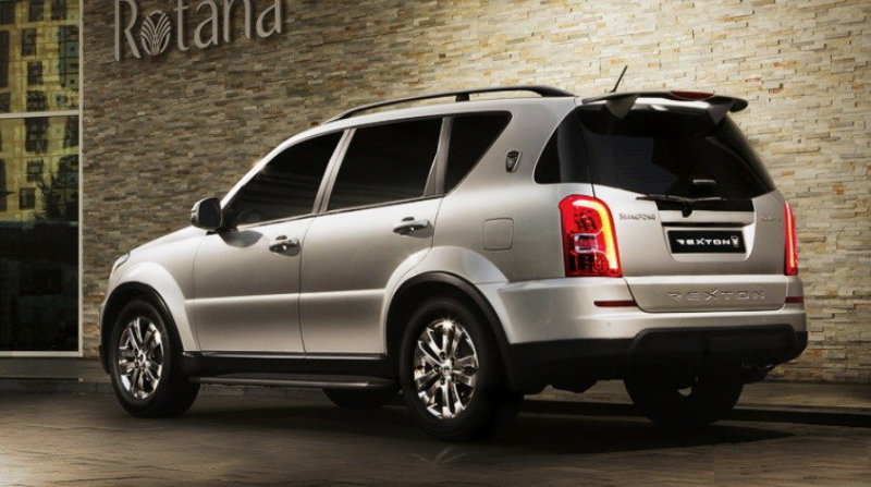 Корма демонстрирует новый бампер и измененный внутренний рисунок оптики