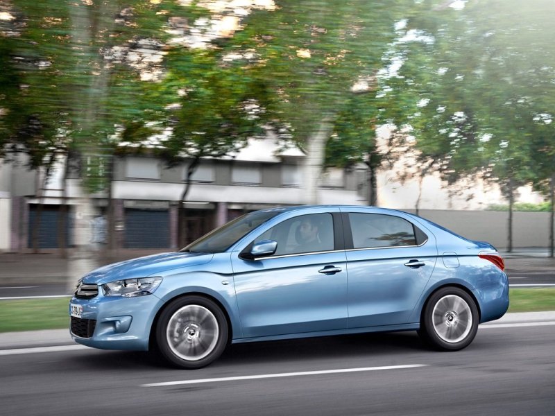 Низкие наклоны стоек крыши и ниспадающая подоконная линия