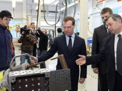 Медведев заложил памятную капсулу в основании нового завода концерна VW