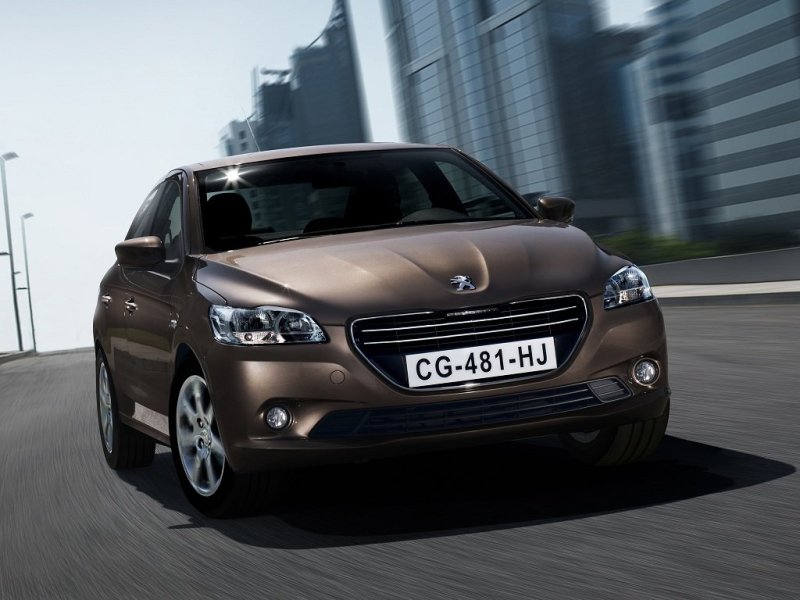 Радиаторная решетка имеет оптимальные размеры и симпатичные хромированные элементы