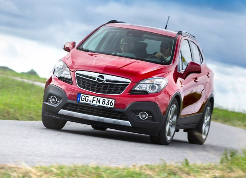 «Мокка» довольно цепко держит дорогу, автомобиль предсказуем и послушен в скоростном маневрировании