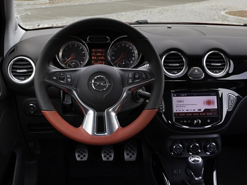 Glam оснащен обогревом руля