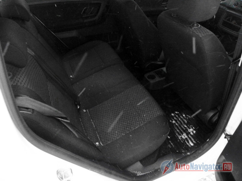 На заднем диване просторно