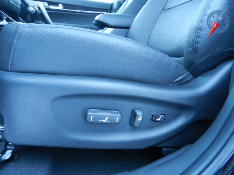 Электрорегулировки водительского сиденья созданы по принципу «необходимо и достаточно»