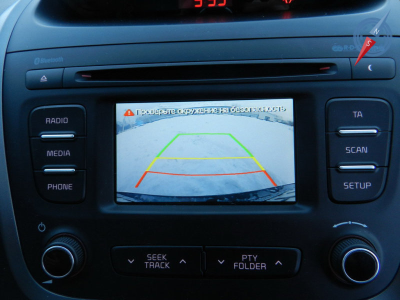 Теперь показания камеры заднего вида вынесены на монитор мультимедийной системы