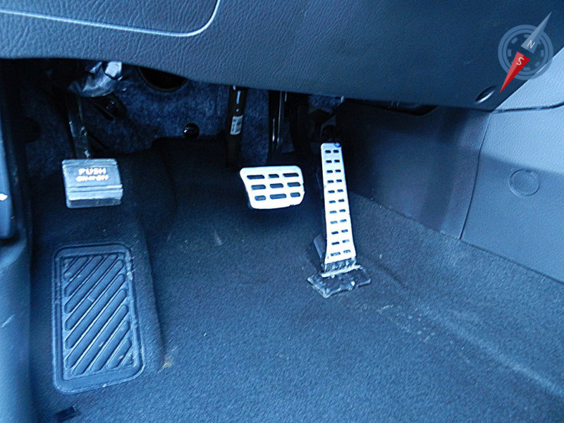 Напольная педаль газа, на самом деле, гораздо удобнее обычной