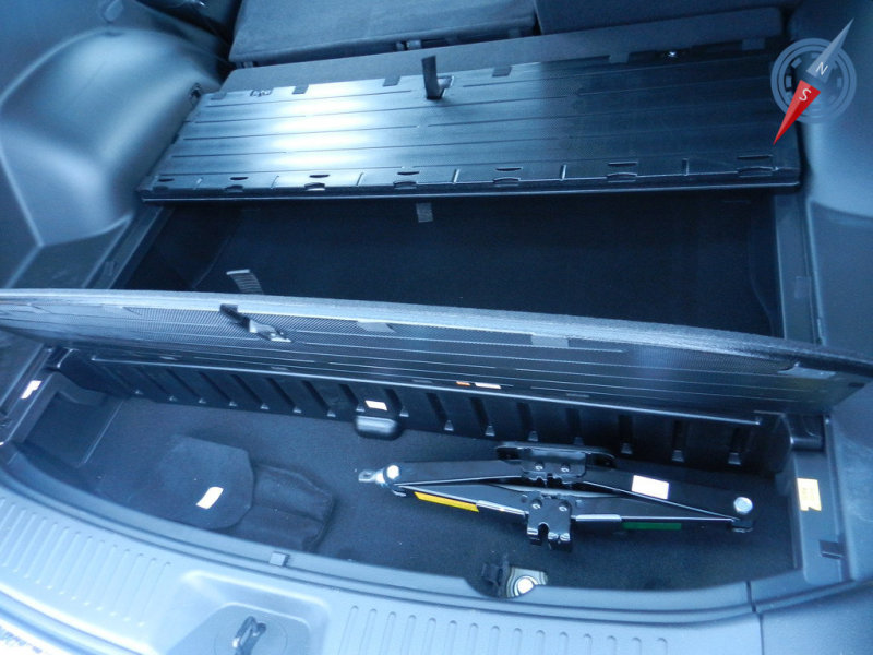 Подпольный органайзер – то, что нужно для удобства хранения инструмента и грязных вещей типа резиновых сапог