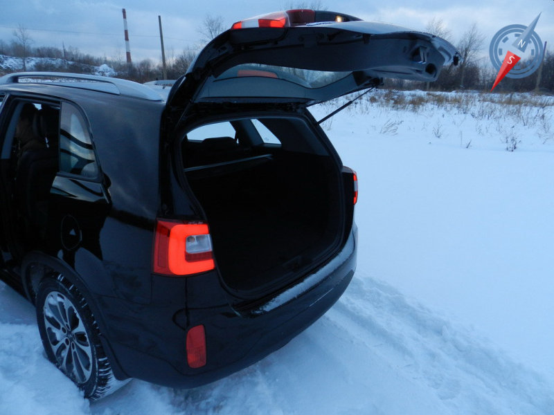 Задняя дверь для удобства пользования оснащена электроприводом