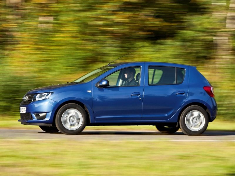 Профиль имеет очень много общего с Sandero первого поколения, однако все доработки позволили сделать новое поколение привлекательнее