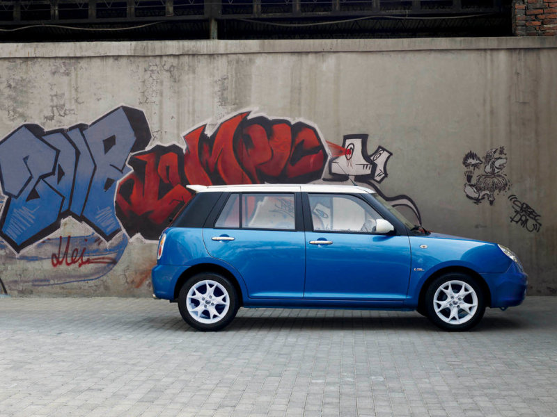 В профиль Smily выглядит очень симпатично, особенно после того как узнаешь ценник на автомобиль