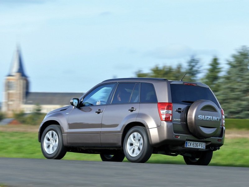 Особых доработок в корме не замечается - разве что отражатели перекочевали на новое место