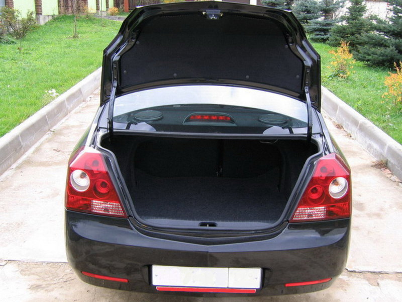 Многим этот автомобиль симпатизировал своим  вместительным багажником