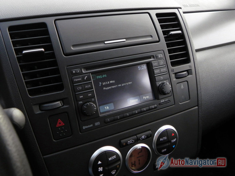 Продвинутый мультимедийный комплекс с навигацией, протоколом Bluetooth и прочими системами – привилегия максимальной комплектации Tekna. Хотя в качестве опции она доступна и на "Тииде" в версии Elegance