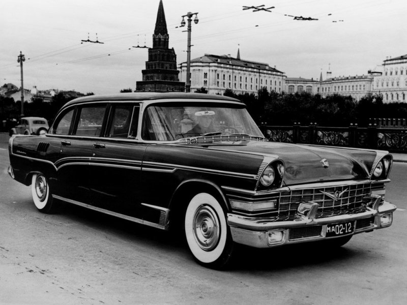 Внешне ЗиЛ-111 походил не столько на Packard Patrician 1955, сколько на крайслеровский Crown Imperial того же года
