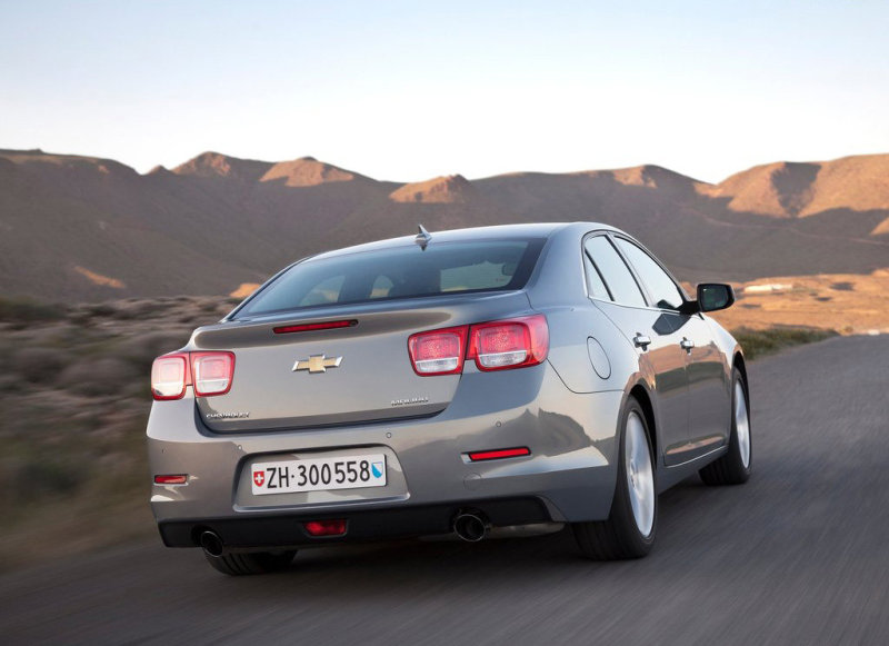 «Корму» Malibu VIII венчают фонари в стиле Camaro - и двойные выхлопные патрубки