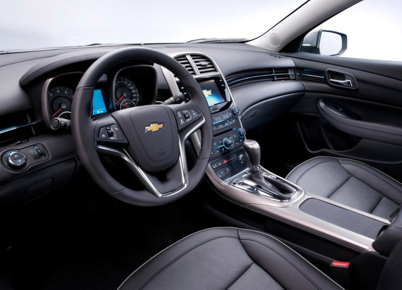 Салон отделан материалами приличного качества, но дизайн не всем по вкусу