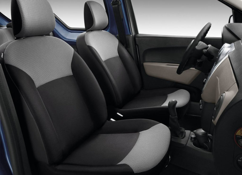 Интерьер «универсала» оформлен недорого и практично