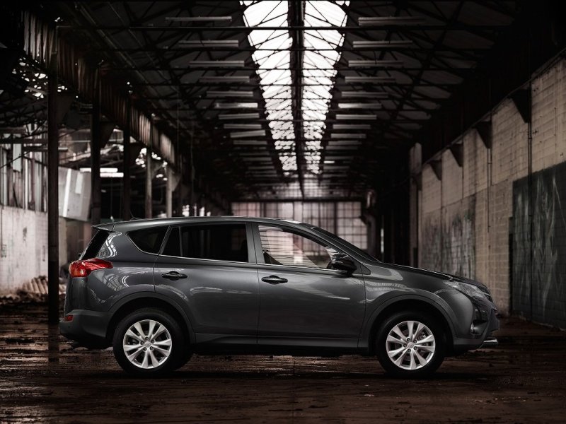 Ниспадающая линия крыши прекрасно уживается с задней стойкой