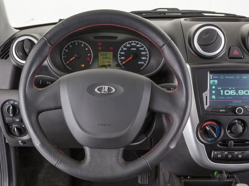 Внутреннее оформление так же претерпело некоторые изменения