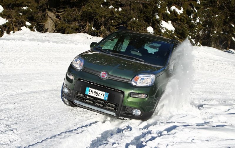 Panda 4x4 неплохо смотрится на заснеженных направлениях…