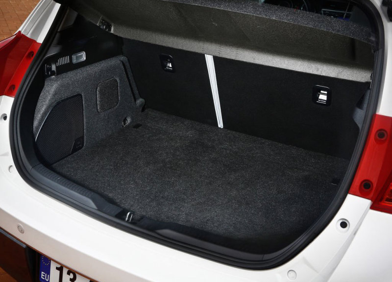 Багажный отсек не особенно велик, но удобен