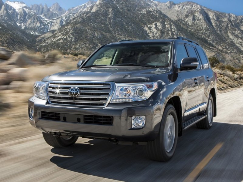 Toyota Land Cruiser 200 2013: Рестайлинг наземного крейсера
