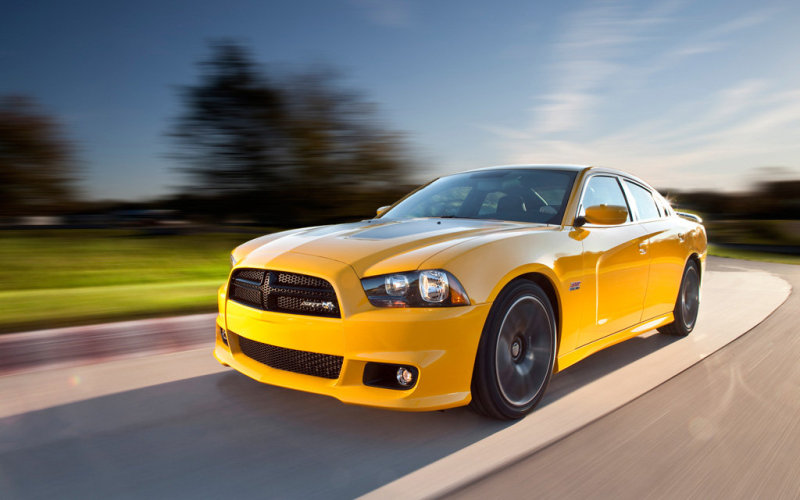 Веселенький такой «Чарджер» желтенького цвета