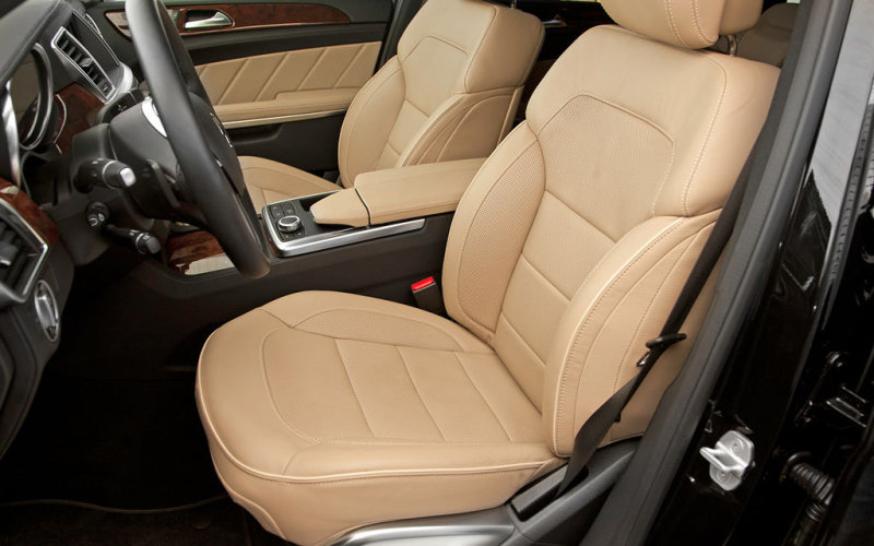 Интерьер в мерседесовском ключе: сдержанное оформление при высоком классе отделки