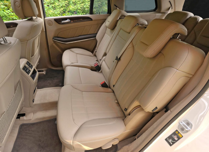 В среднем ряду втроем свободно и удобно