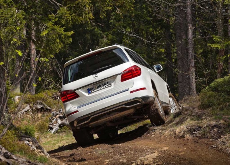 Новый GL-класс и на бездорожье лицом в грязь не ударит