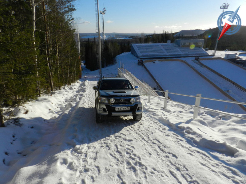 Ни один здравомыслящий человек не поедет кататься по таким горам. Но знать возможности своего автомобиля все же стоит