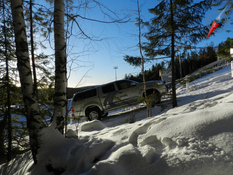 Удивительно, но еще мгновение, и автомобиль легко продолжит свое восхождение